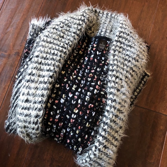 BKE Boutique Multicolored cardigan sweater (SM) - Picture 5 of 8